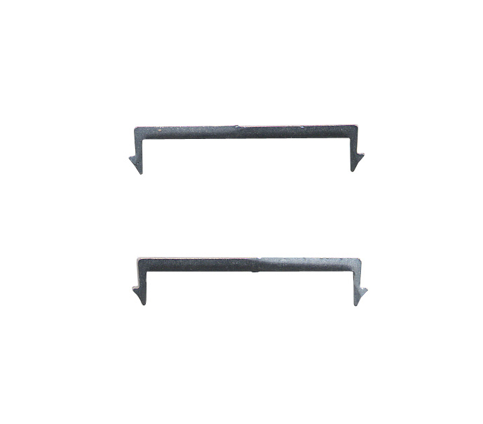 Punti in metallo per chiudere le setole nello zoccolo J&A